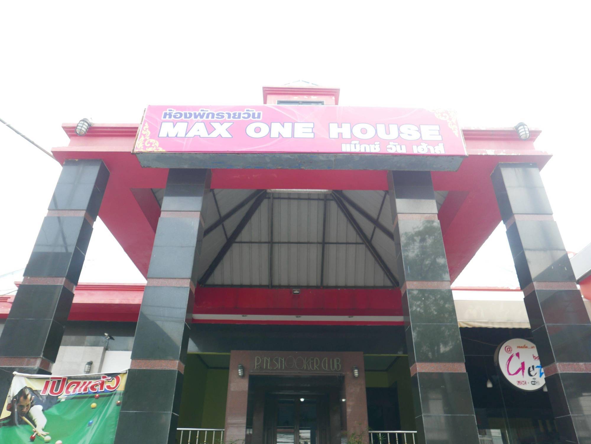Max-One House Hotel Bangkok Exterior photo